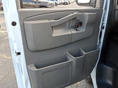 2024 Chevrolet Express Passenger 3500 1LT