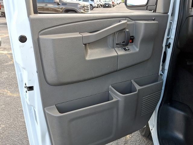 2024 Chevrolet Express Passenger 3500 1LT