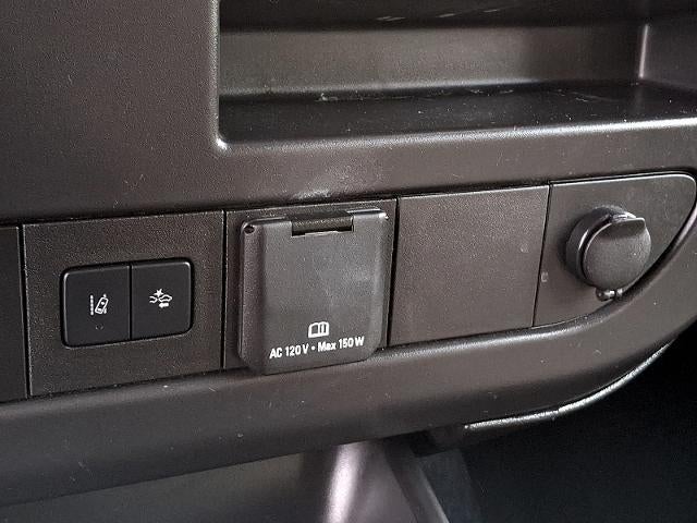 2024 Chevrolet Express Passenger 3500 1LT