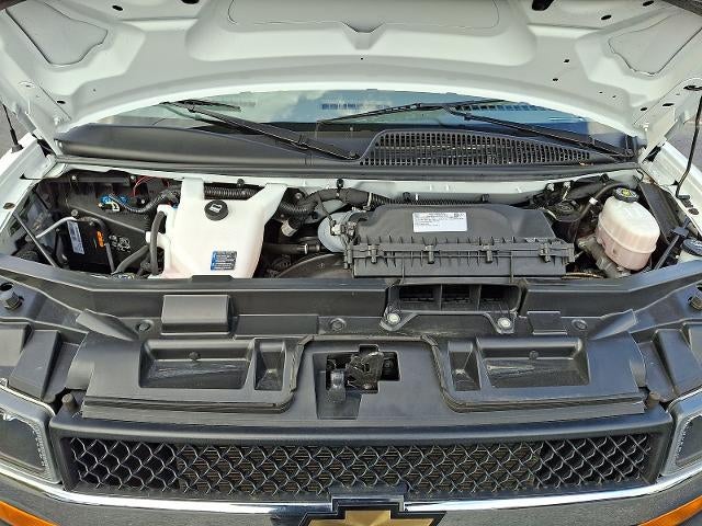 2024 Chevrolet Express Passenger 3500 1LT
