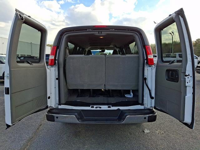 2024 Chevrolet Express Passenger 3500 1LT