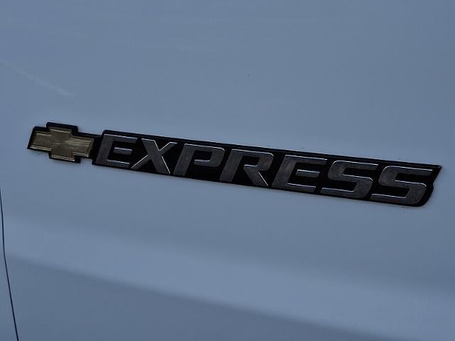 2024 Chevrolet Express Passenger 3500 1LT