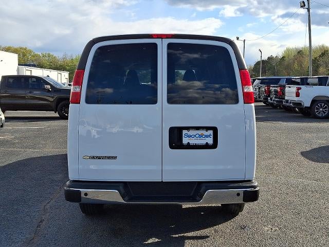 2024 Chevrolet Express Passenger 3500 1LT
