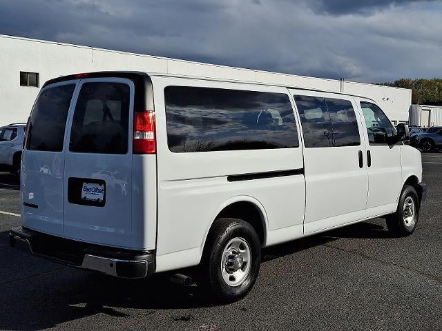 2024 Chevrolet Express Passenger 3500 1LT