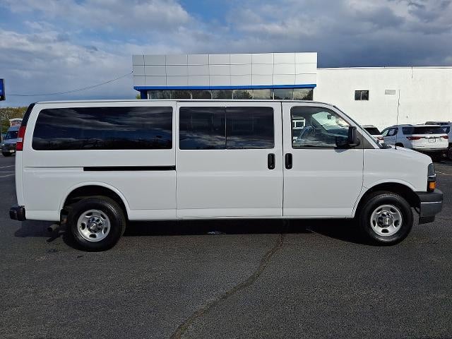 2024 Chevrolet Express Passenger 3500 1LT