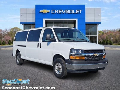 2024 Chevrolet Express Passenger 3500 1LT