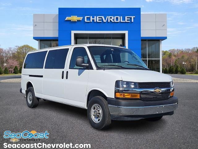 2024 Chevrolet Express Passenger 3500 1LT