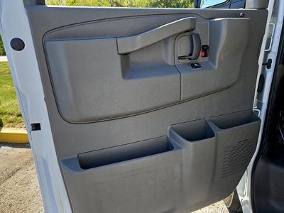 2024 Chevrolet Express Passenger 3500 1LT