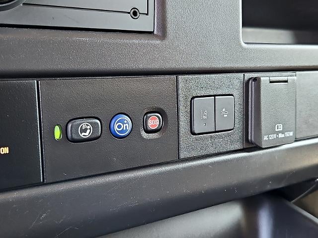 2024 Chevrolet Express Passenger 3500 1LT