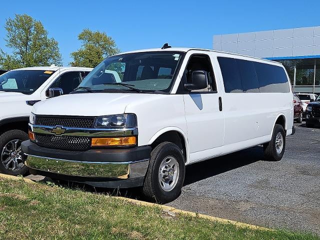 2024 Chevrolet Express Passenger 3500 1LT