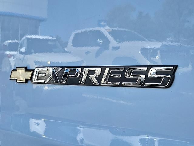 2024 Chevrolet Express Passenger 3500 1LT
