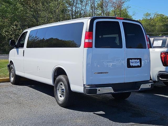 2024 Chevrolet Express Passenger 3500 1LT