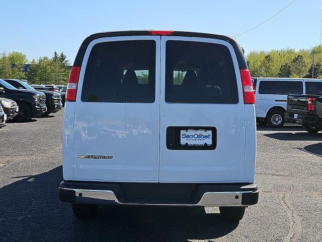 2024 Chevrolet Express Passenger 3500 1LT