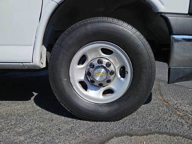 2024 Chevrolet Express Passenger 3500 1LT