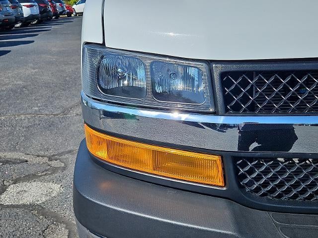 2024 Chevrolet Express Passenger 3500 1LT
