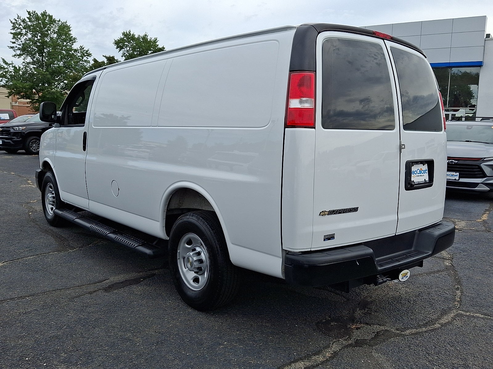 2025 Chevrolet Express Cargo Base