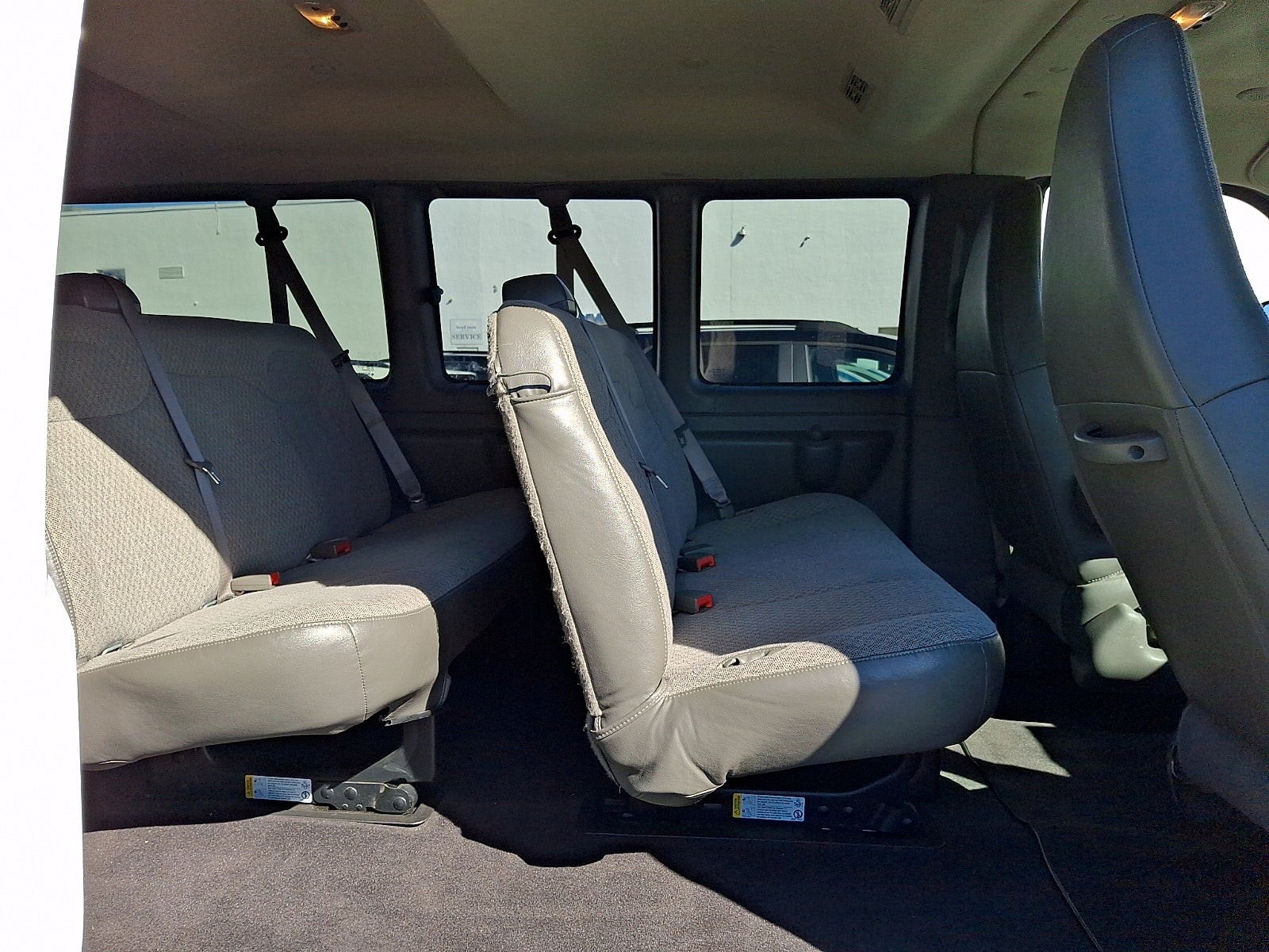 2025 GMC Savana Passenger LT - Photo 10