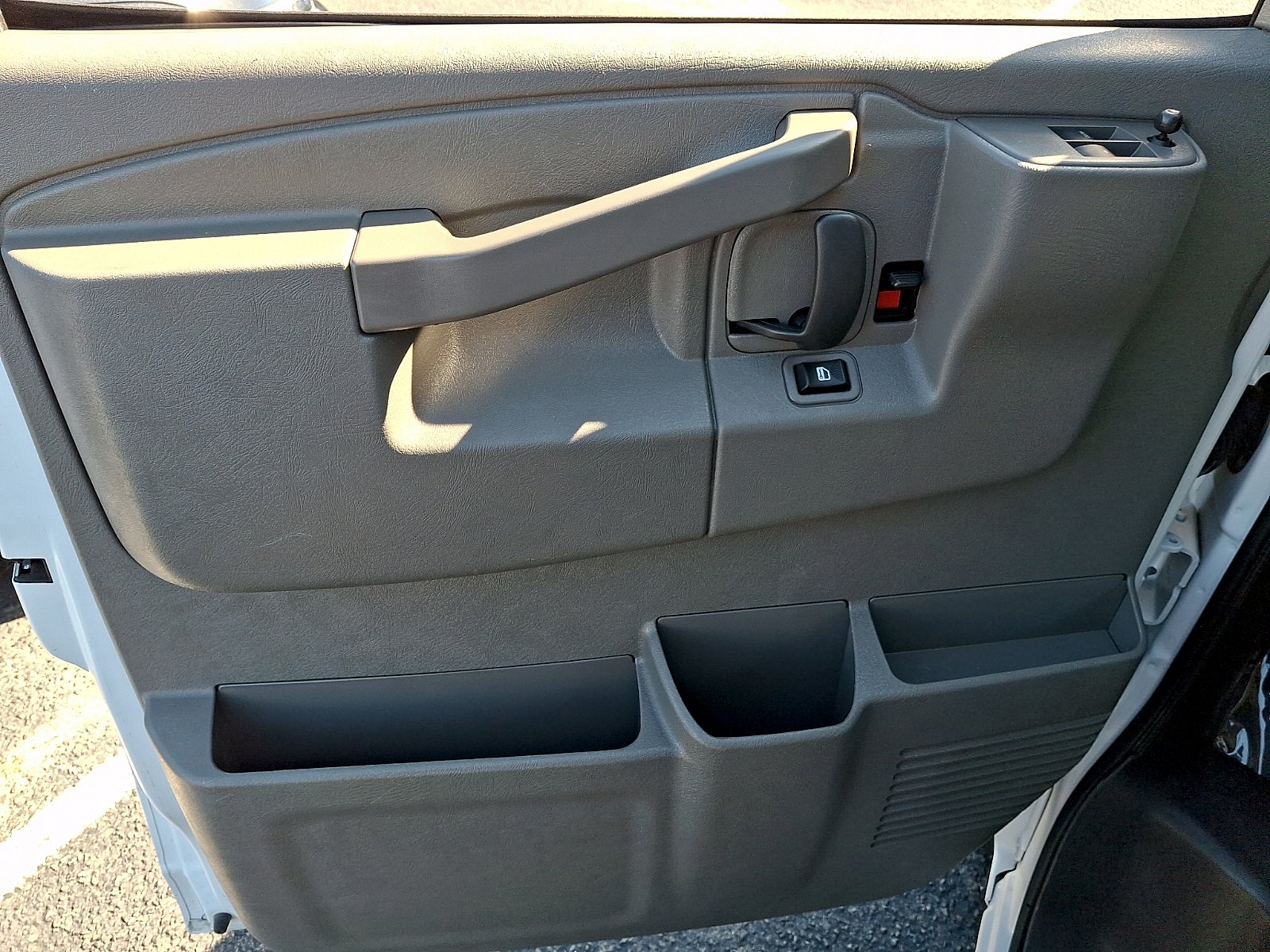 2025 GMC Savana Passenger LT - Photo 12