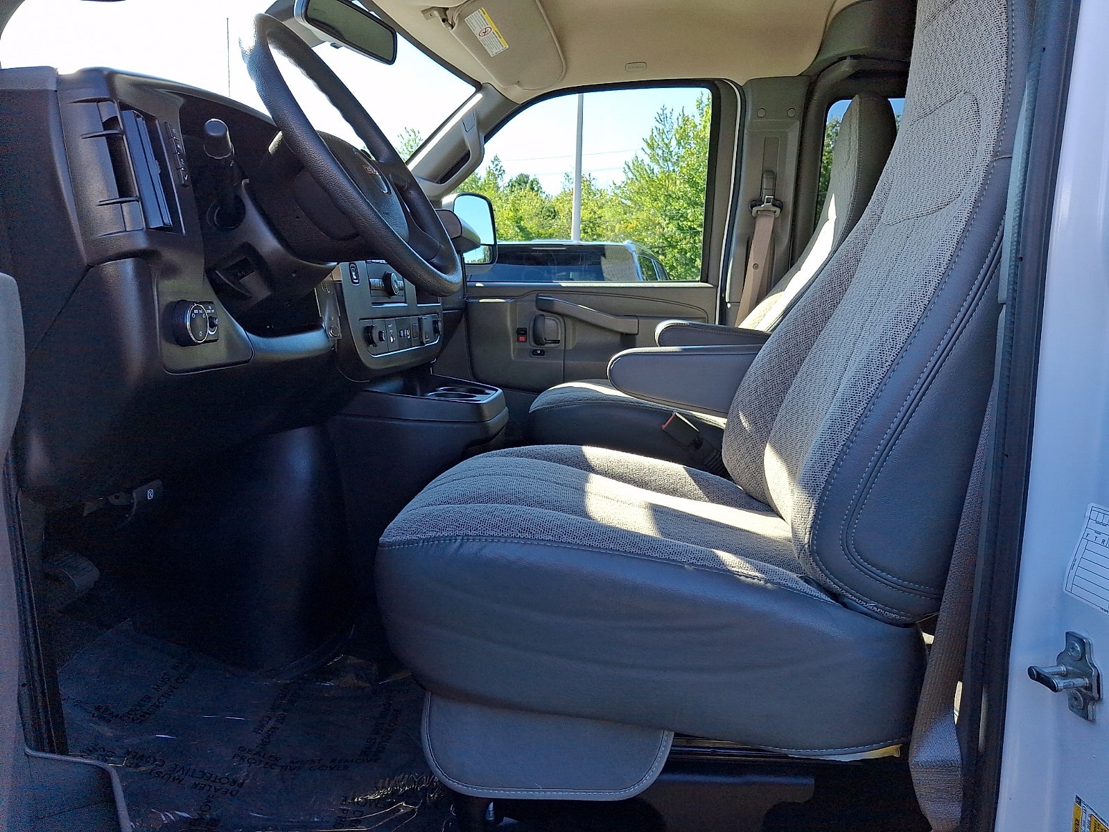 2025 GMC Savana Passenger LT - Photo 13