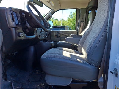 2025 GMC Savana Passenger LT