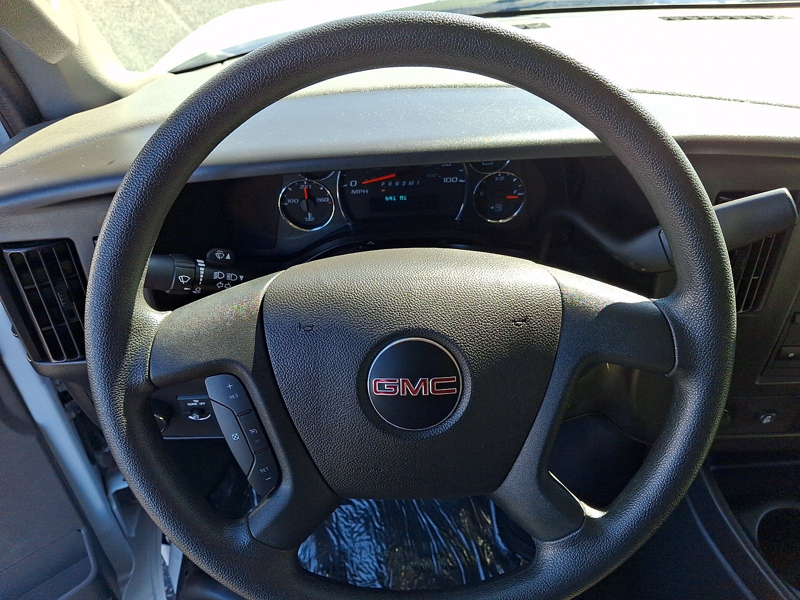 2025 GMC Savana Passenger LT - Photo 18