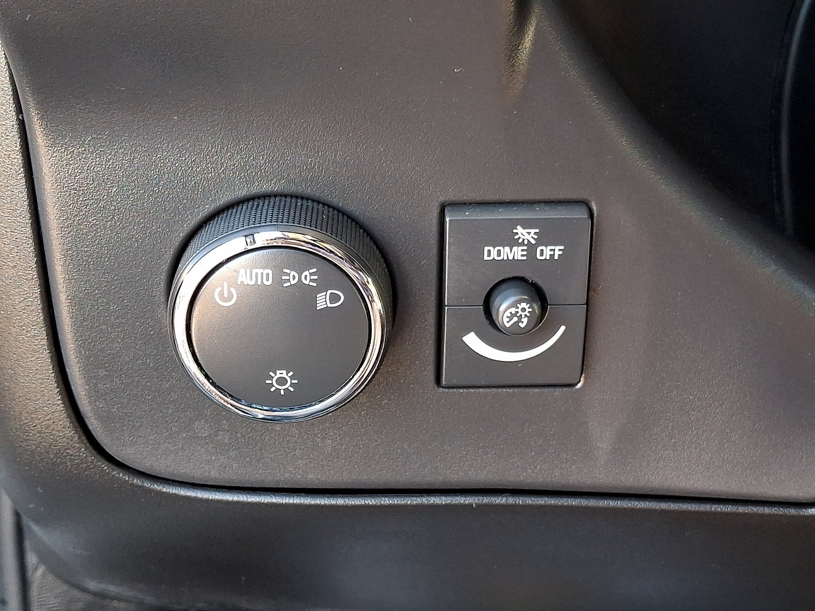 2025 GMC Savana Passenger LT