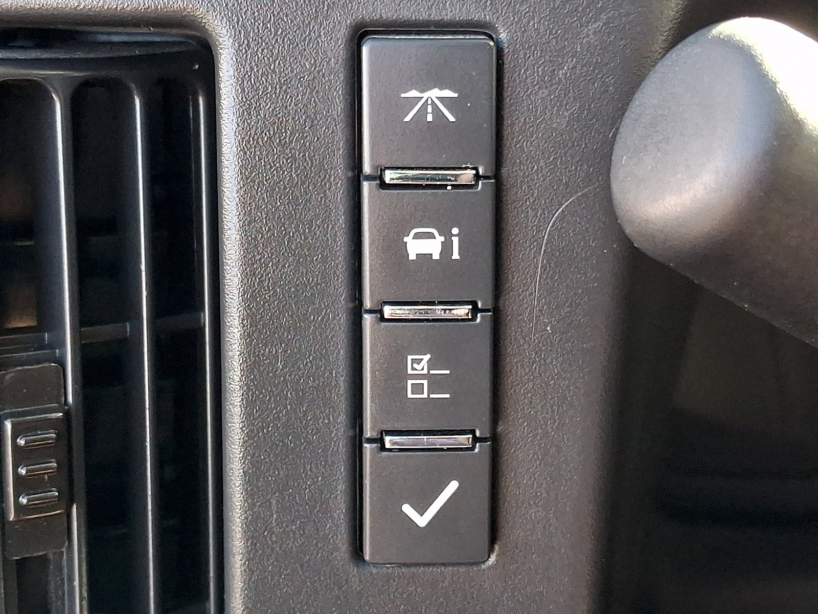2025 GMC Savana Passenger LT - Photo 25