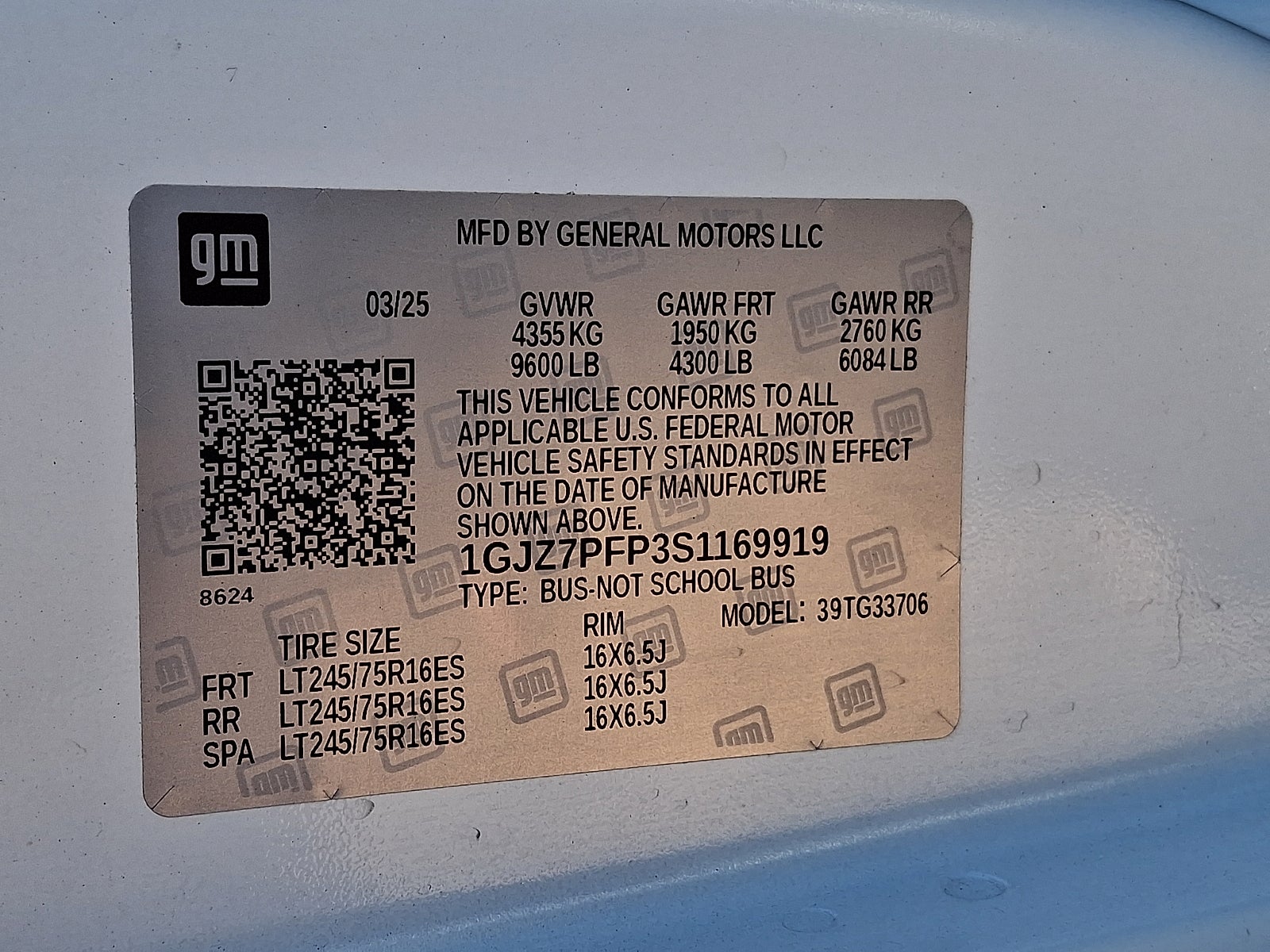 2025 GMC Savana Passenger LT - Photo 26