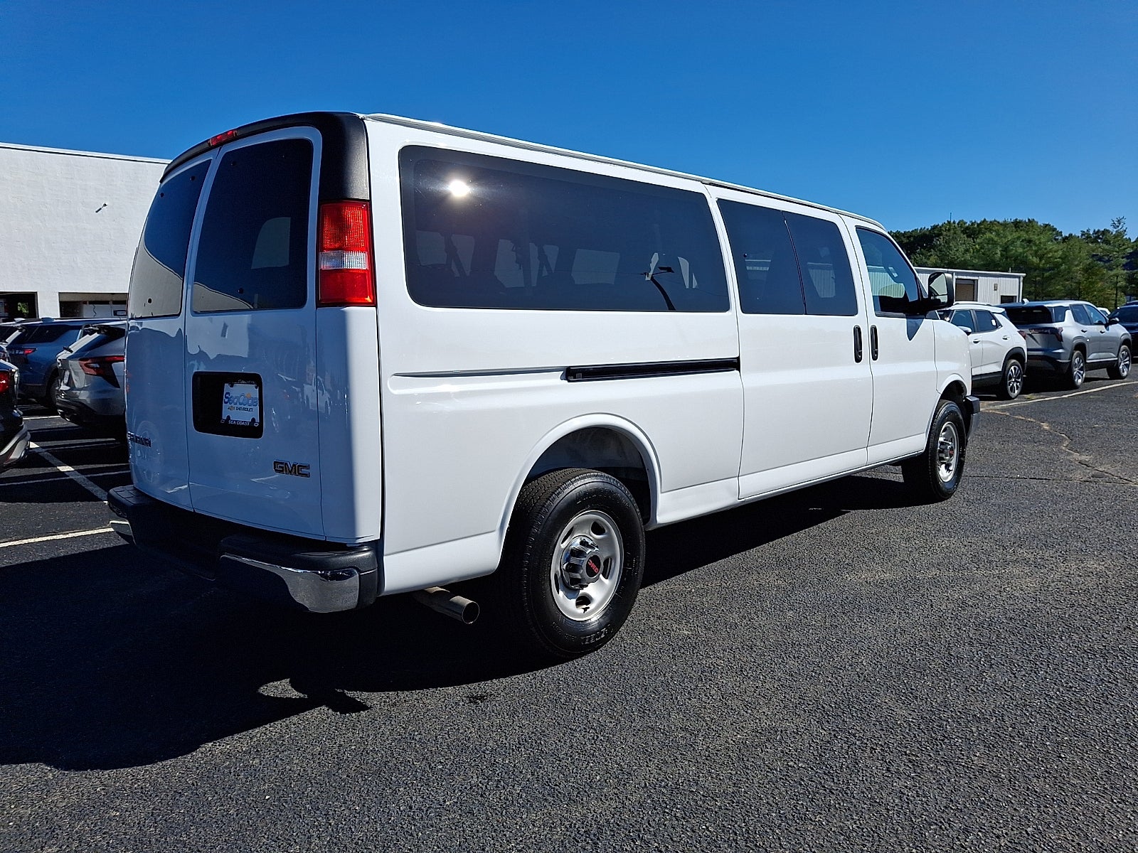 2025 GMC Savana Passenger LT
