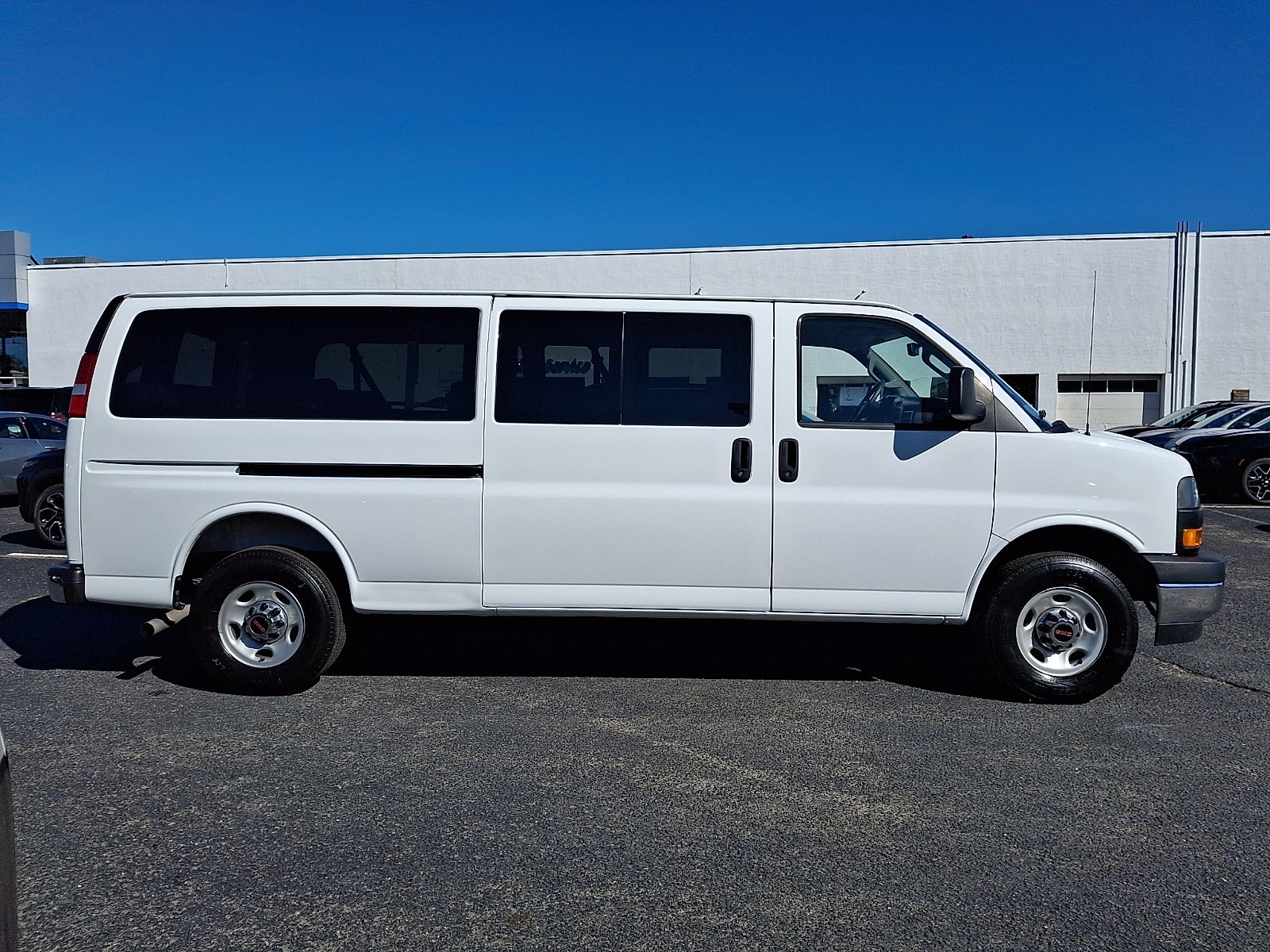 2025 GMC Savana Passenger LT - Photo 7