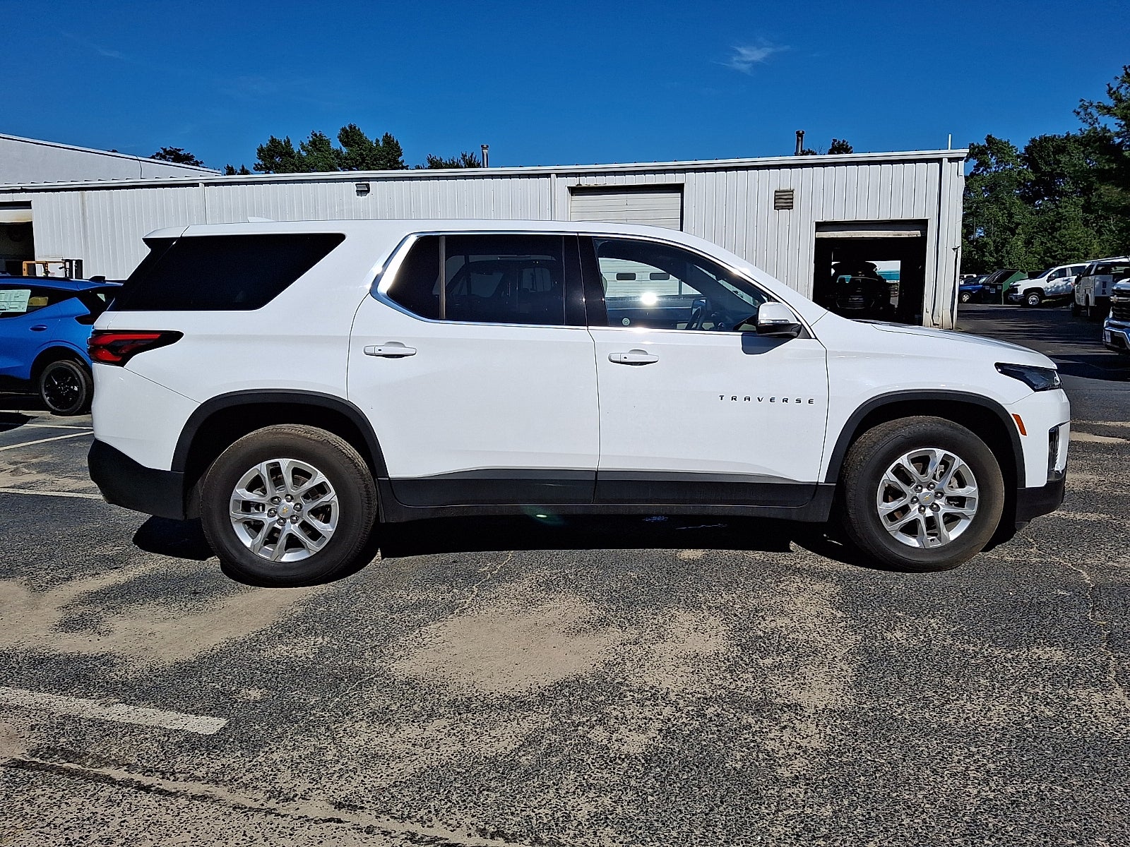2023 Chevrolet Traverse LS