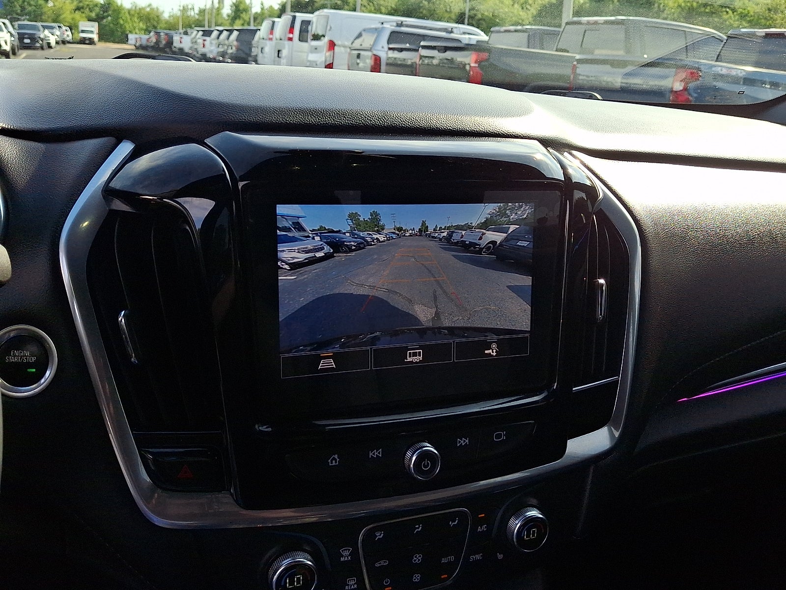 2022 Chevrolet Traverse LT Cloth