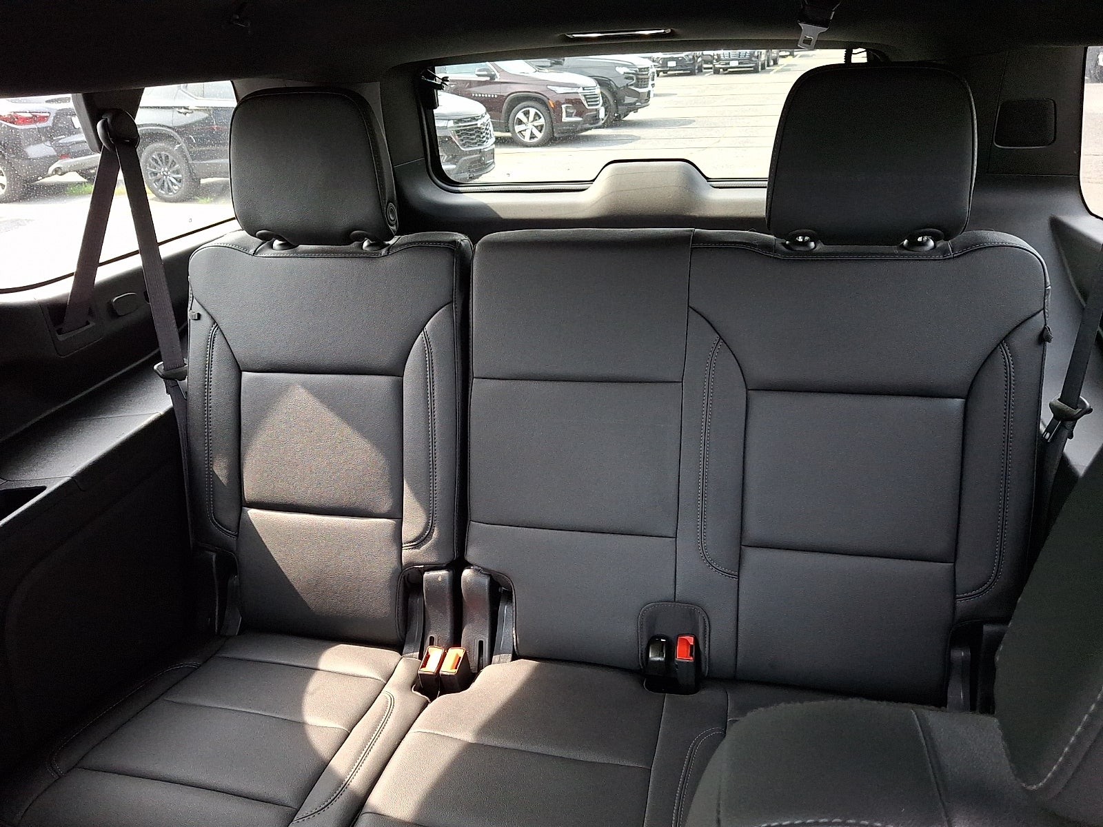 2024 Chevrolet Suburban LT - Photo 10