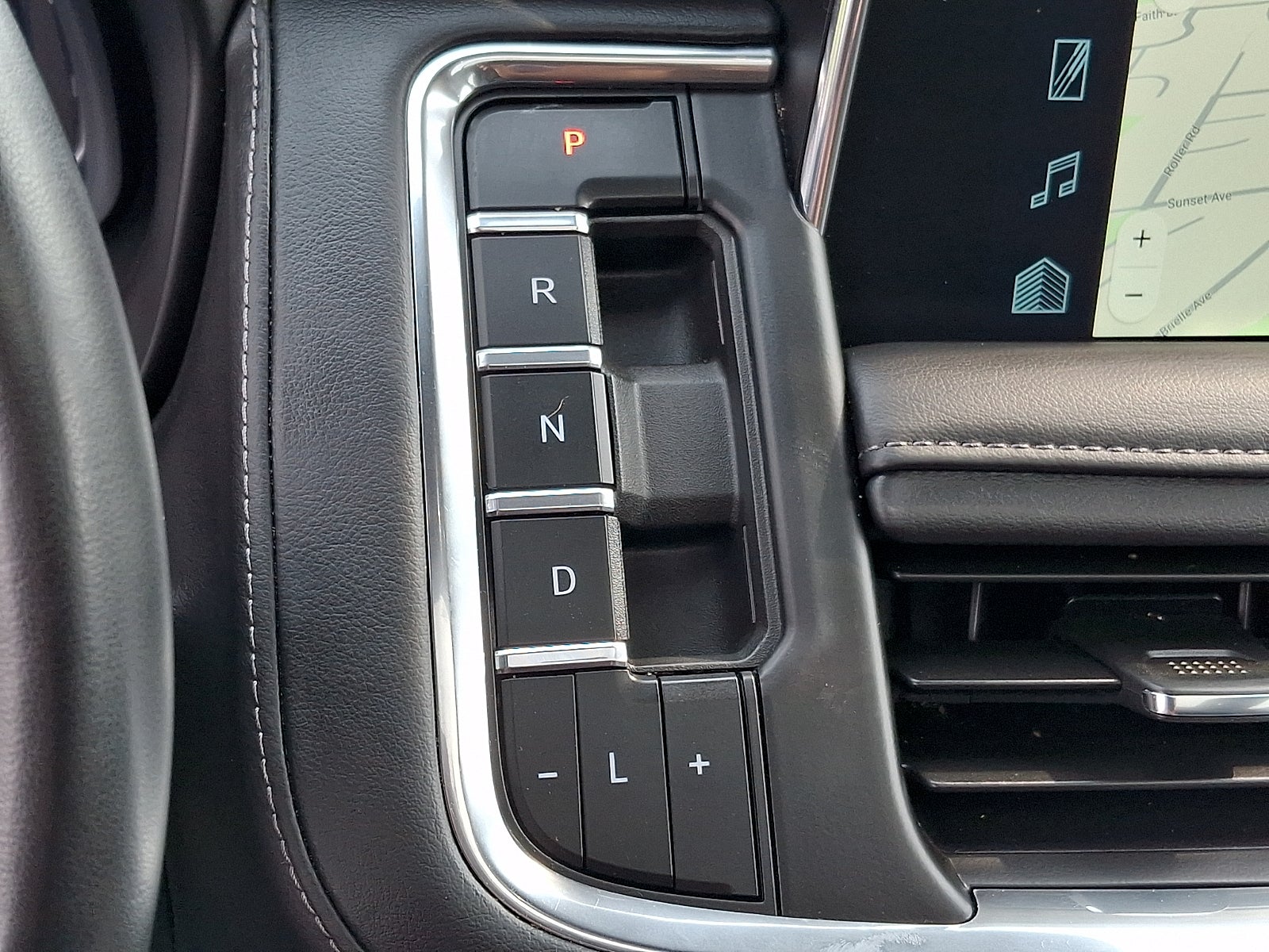 2024 Chevrolet Suburban LT - Photo 16