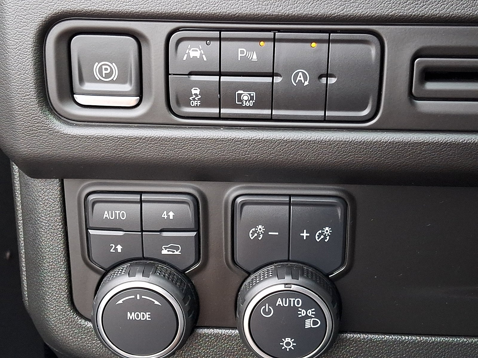 2024 Chevrolet Suburban LT - Photo 27