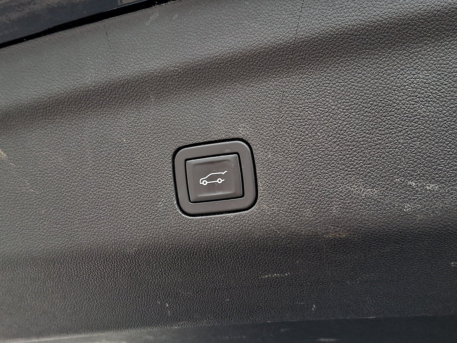 2024 Chevrolet Suburban LT - Photo 31