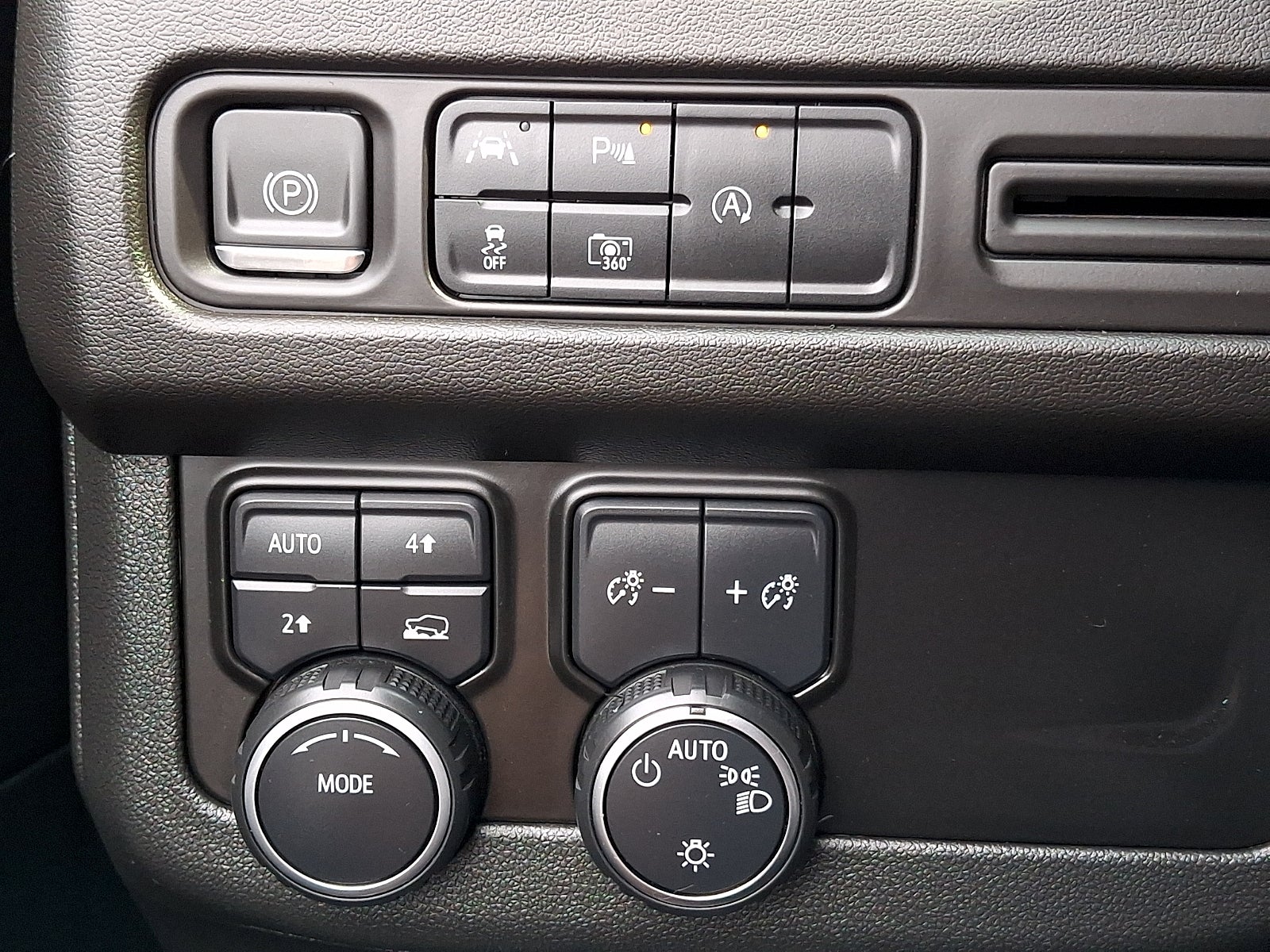 2023 Chevrolet Suburban RST - Photo 27