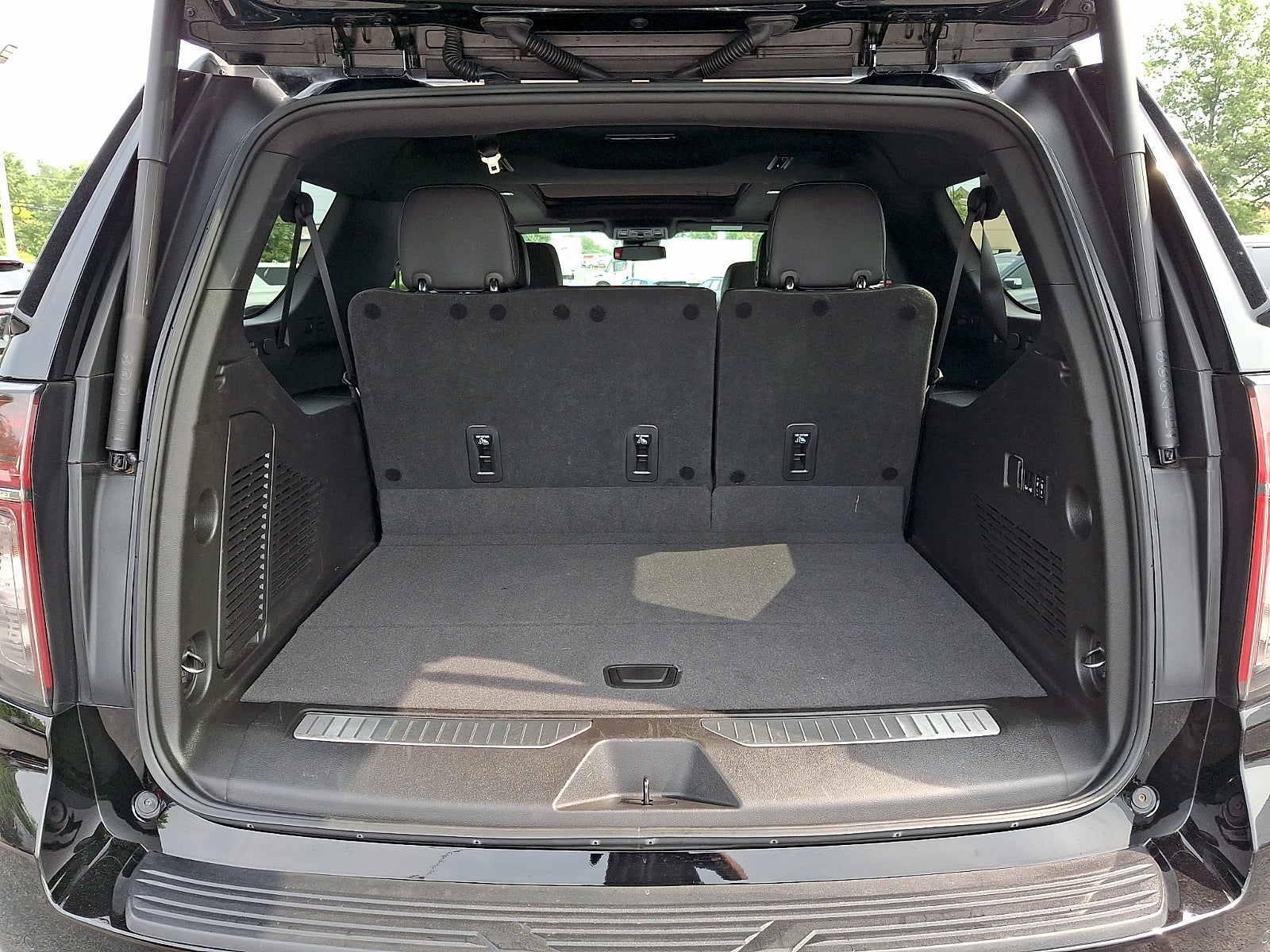 2023 Chevrolet Suburban RST - Photo 30